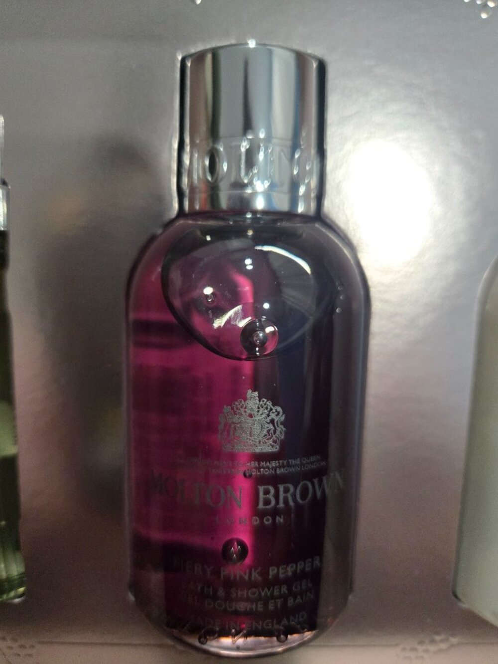 Molton Brown Fiery Pink Pepper Travel Gift Set - Picture 6 of 10